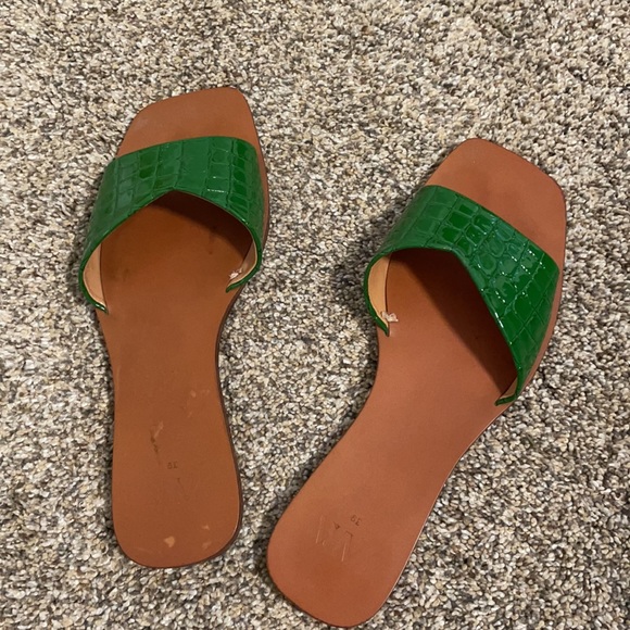 Crocodile embossed zara sandals